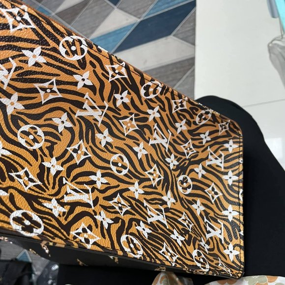 Auth Louis Vuitton ONTHEGO Jungle - Picture 11 of 11
